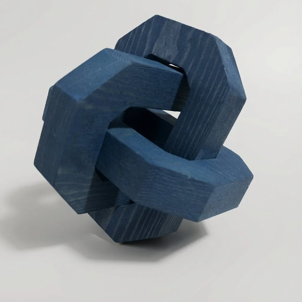 Solid Pine 3-Link Interlocking Knot Decor