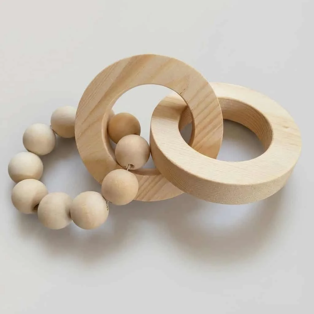Wooden Decorative Chain with Three Interlocking Rings and Beads 3