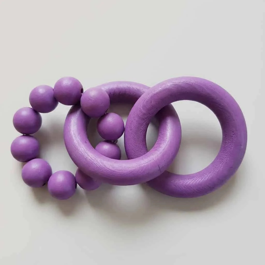 Wooden Decorative Chain with Three Interlocking Rings and Beads 2