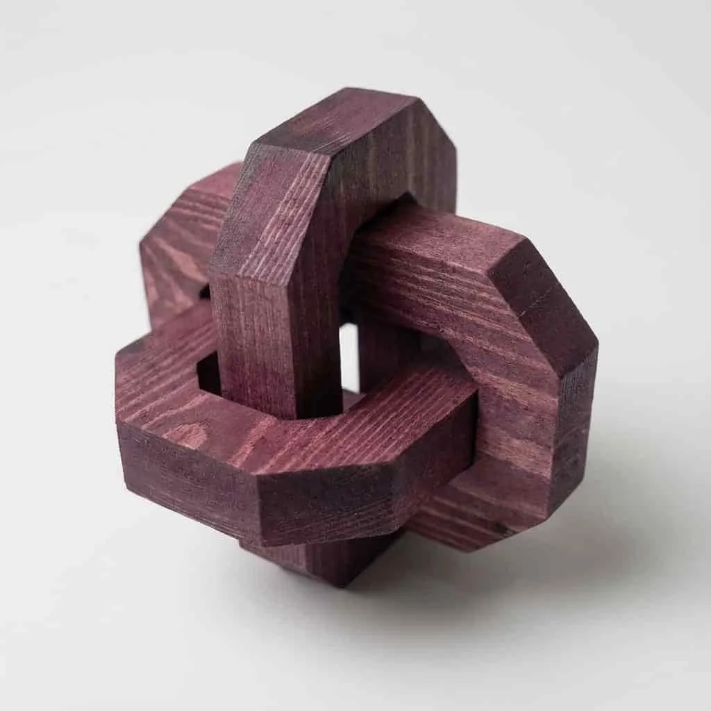 Solid Pine 3-Link Interlocking Knot Decor 4