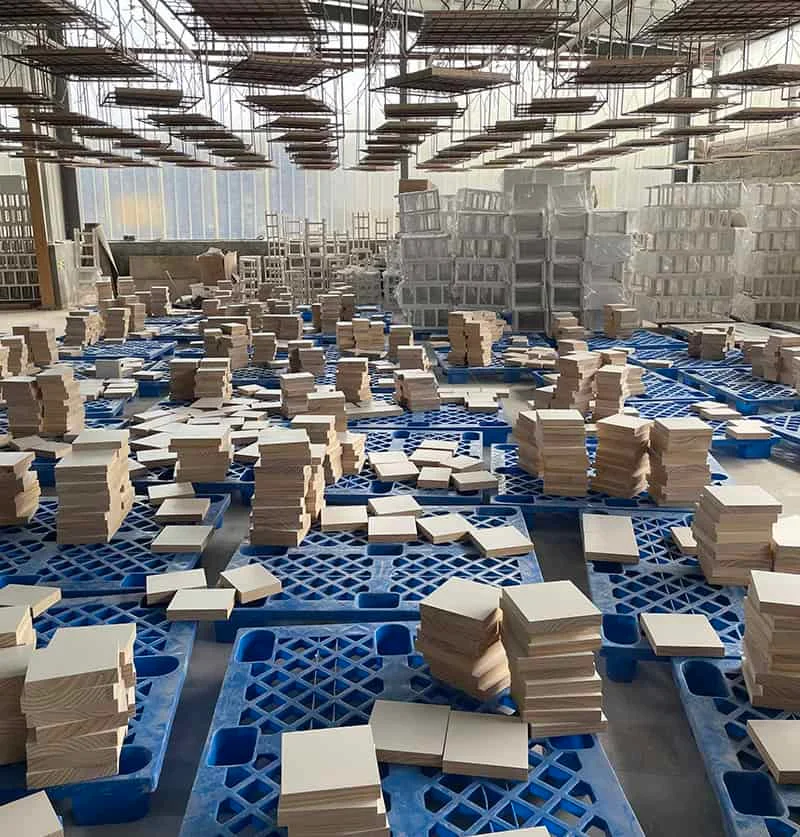 Spray finishing line for wooden products surface coating